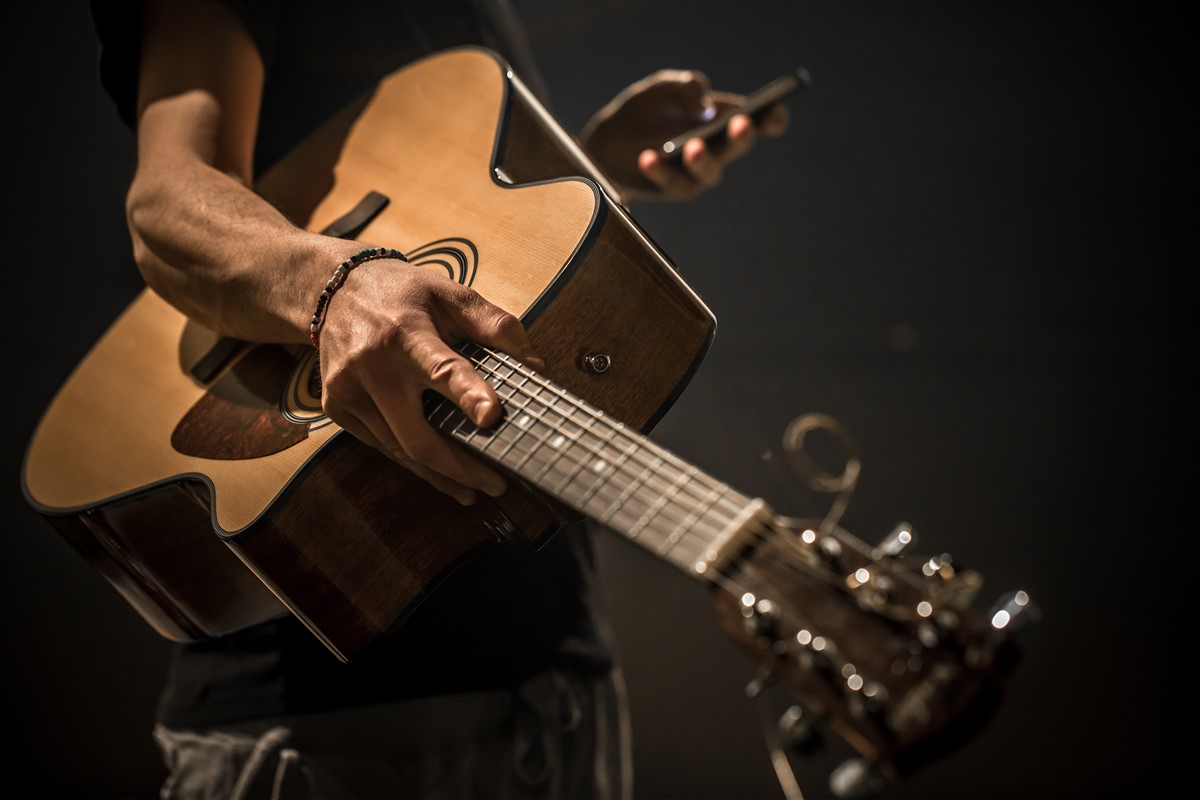 Coût d'une guitare acoustique