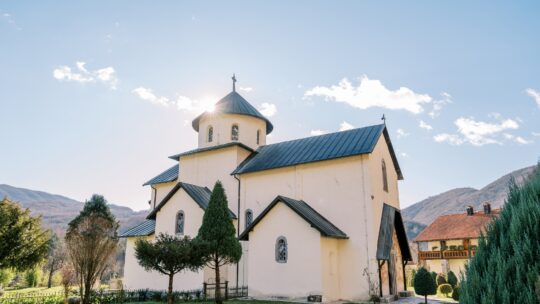 Les secrets du monastère de Moraca au Monténégro : un voyage intemporel