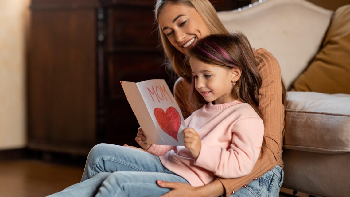 Joyeux anniversaire maman : texte touchant pour exprimer votre amour