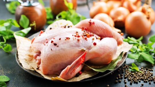 Les dangers de l’odeur du poulet périmé pour votre santé