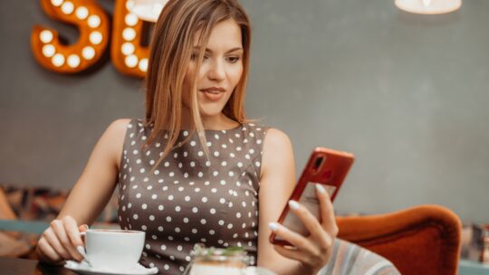 Comment dire ‘Bonjour mon chéri’ de manière originale et créative