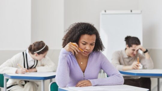 Examen du CRFPA : la méthode pour transformer l’actualité juridique en arme fatale à l’écrit